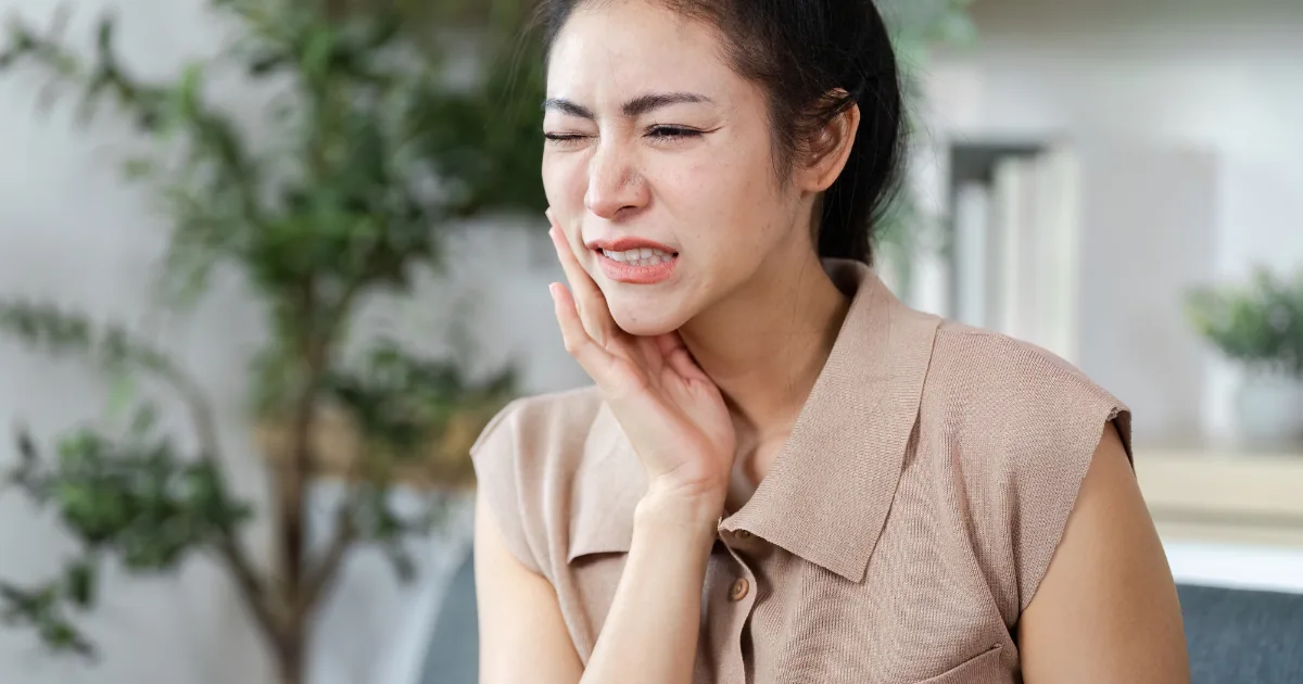 Woman Jaw Pain Broken Tooth